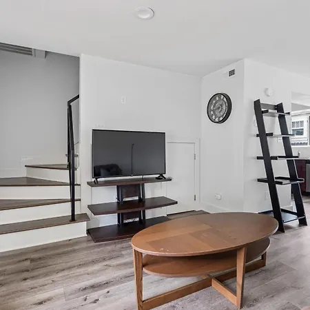 Apartment Modern 2br Big Feel | Pets+, Parking+ *