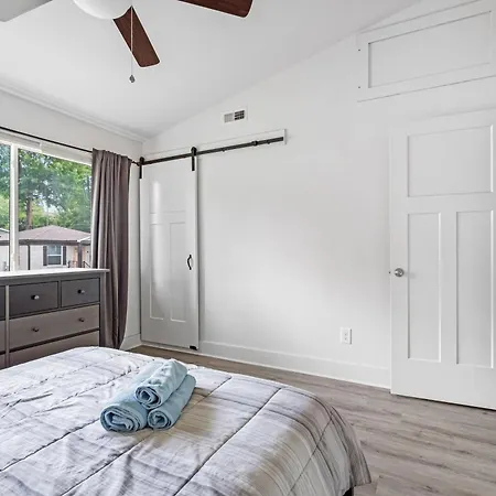 Modern 2br Big Feel | Pets+, Parking+ * Charlotte