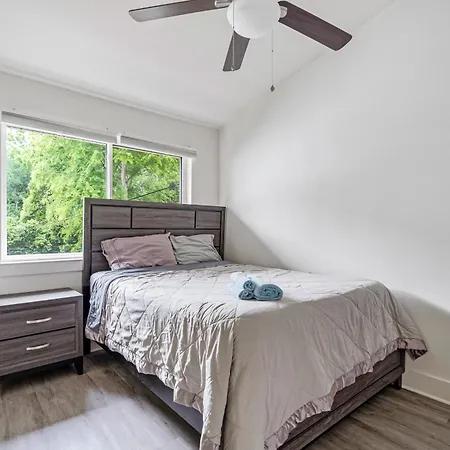 Modern 2br Big Feel | Pets+, Parking+ Apartment