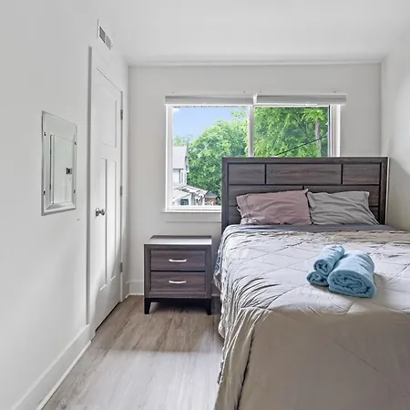 Modern 2br Big Feel | Pets+, Parking+ Apartment *