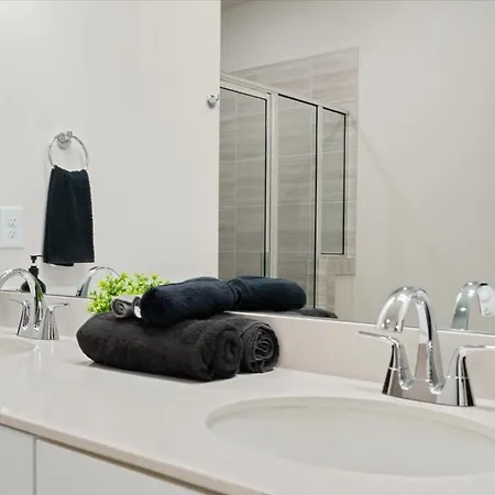 Luxe King 4br Townhouse With Rooftop In Uptown Clt * Charlotte