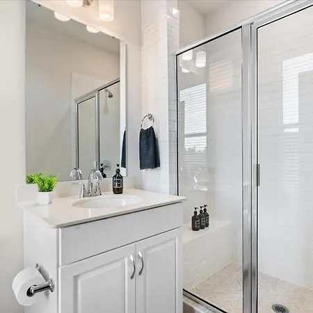 Luxe King 4br Townhouse With Rooftop In Uptown Clt