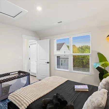 Luxe King 4br Townhouse With Rooftop In Uptown Clt *