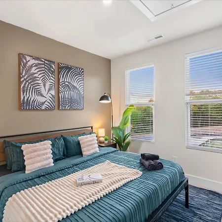 Luxe King 4br Townhouse With Rooftop In Uptown Clt * Charlotte