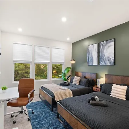 Luxe King 4br Townhouse With Rooftop In Uptown Clt Holiday home