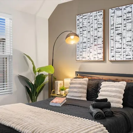 Luxe King 4br Townhouse With Rooftop In Uptown Clt