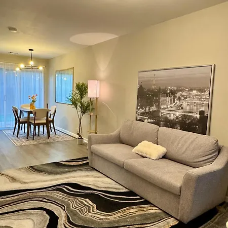 Modern Entire 2-bedroom House For 6 Guests At Holiday home