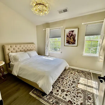 Holiday home Modern Entire 2-bedroom House For 6 Guests At Charlotte