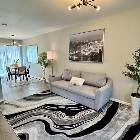 Modern Entire 2-bedroom House For 6 Guests At Charlotte