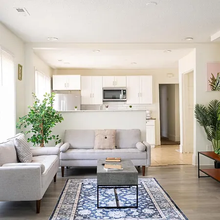 3 Beds1 Bath- King Beds, Uptown, Wd, Sleeps 6 *