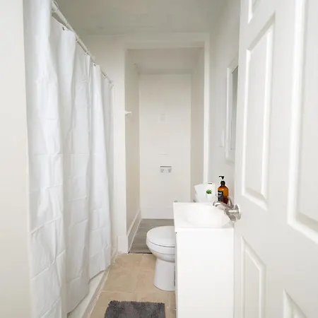 3 Beds1 Bath- King Beds, Uptown, Wd, Sleeps 6 * Charlotte