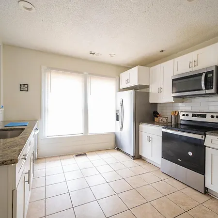 Apartment 3 Beds1 Bath- King Beds, Uptown, Wd, Sleeps 6 Charlotte
