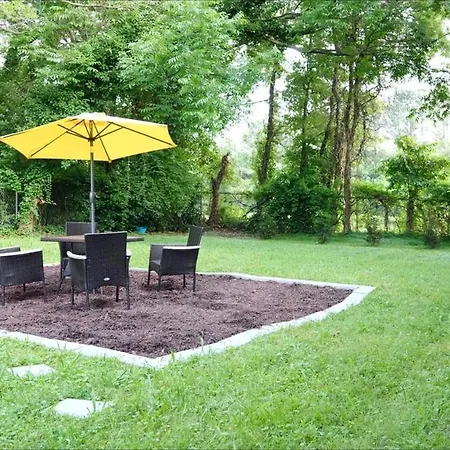 Apartment 5 Mins To - Fenced Yard, Free Parking, Petsok