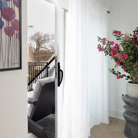 Luxury Rooftop Townhome In Restored Church 5 Mins To Dt Charlotte