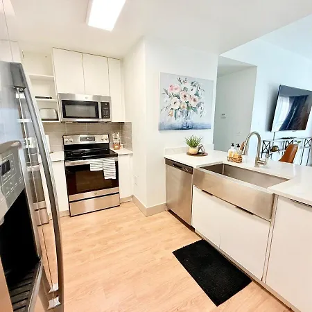 Enjoy Spacious Uptown 4 Br