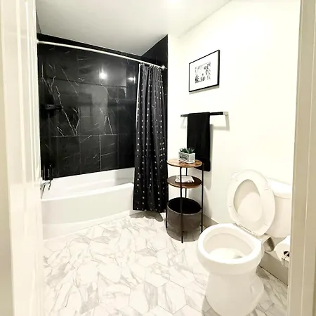 Enjoy Spacious Uptown 4 Br Apartment