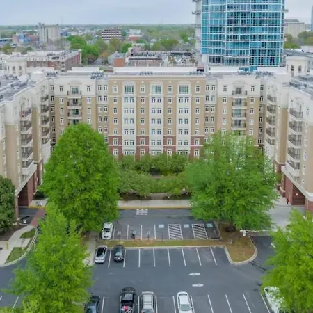 Enjoy Spacious Uptown 4 Br *