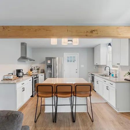 Holiday home Comfortable 4 Bedroom House Minutes From Uptown