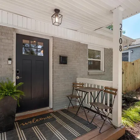 Comfortable 4 Bedroom House Minutes From Uptown Charlotte