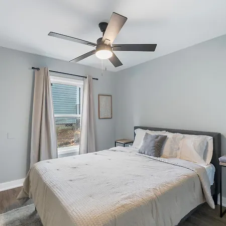 Comfortable 4 Bedroom House Minutes From Uptown * Charlotte