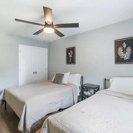 Holiday home Comfortable 4 Bedroom House Minutes From Uptown Charlotte