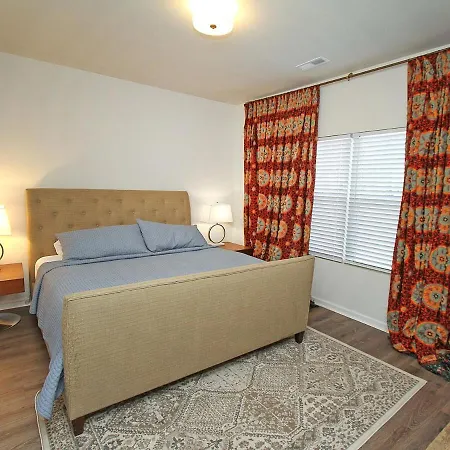 Holiday home Modern Ranch Fenced Backyard - 6 Mins To South End