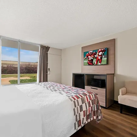 Motel Red Roof - Airport 2*