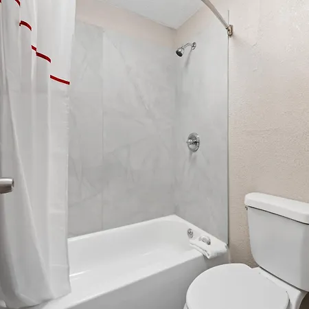 Red Roof - Airport Motel 2*