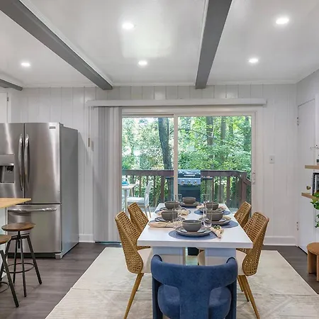 Cozy 5bd | Sleeps 10 | Karaoke, Bbq & Large Yard Holiday home Charlotte