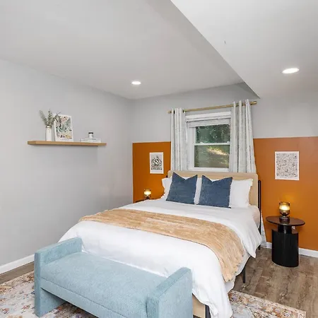 Cozy 5bd | Sleeps 10 | Karaoke, Bbq & Large Yard Charlotte