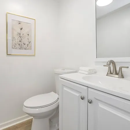 Cozy 5bd | Sleeps 10 | Karaoke, Bbq & Large Yard