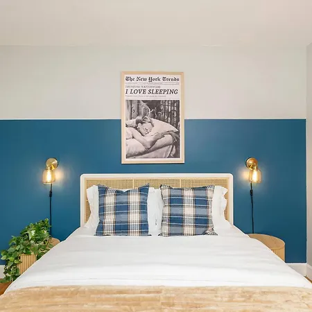 Cozy 5bd | Sleeps 10 | Karaoke, Bbq & Large Yard Holiday home Charlotte