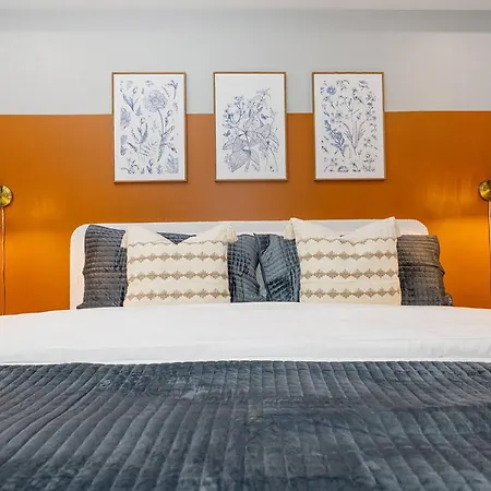 Holiday home Cozy 5bd | Sleeps 10 | Karaoke, Bbq & Large Yard Charlotte