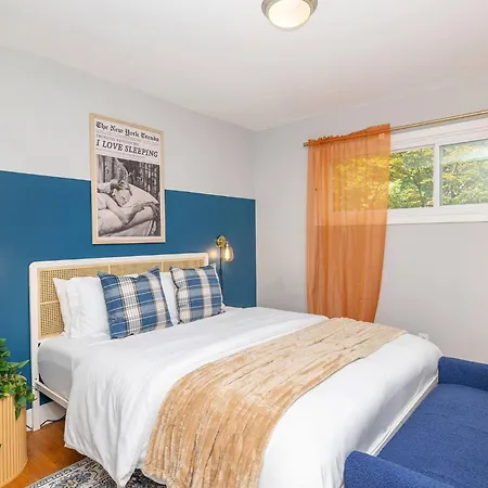 Cozy 5bd | Sleeps 10 | Karaoke, Bbq & Large Yard Holiday home