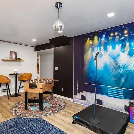 Cozy 5bd | Sleeps 10 | Karaoke, Bbq & Large Yard Holiday home *