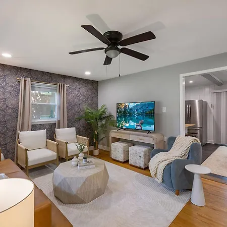Cozy 5bd | Sleeps 10 | Karaoke, Bbq & Large Yard Charlotte