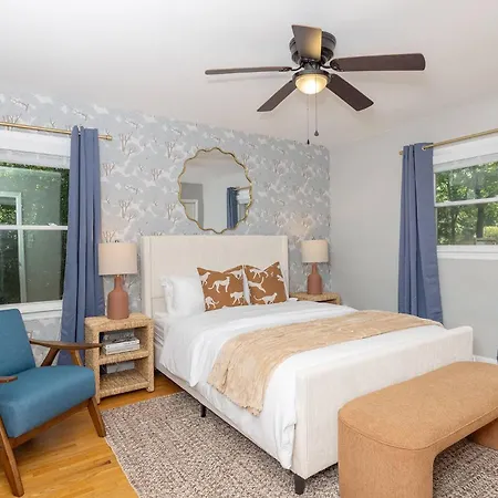Cozy 5bd | Sleeps 10 | Karaoke, Bbq & Large Yard