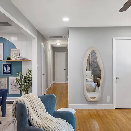Cozy 5bd | Sleeps 10 | Karaoke, Bbq & Large Yard