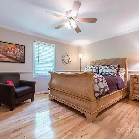 The Davis Den Stylish Pet-friendly Escape Holiday home
