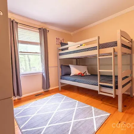 The Davis Den Stylish Pet-friendly Escape Holiday home