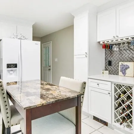 The Davis Den Stylish Pet-friendly Escape Holiday home *