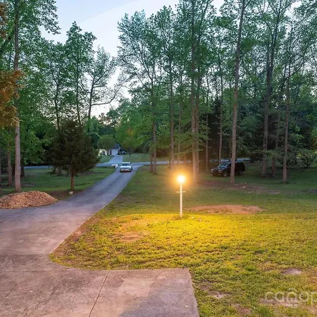 The Davis Den Stylish Pet-friendly Escape *