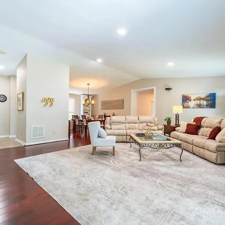 The Davis Den Stylish Pet-friendly Escape * Charlotte