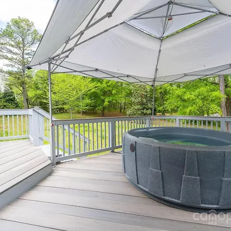 Holiday home The Davis Den Stylish Pet-friendly Escape