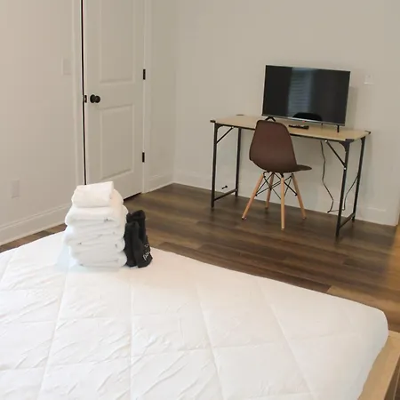 Holiday home Hot Tub Pool Table Fire Pit 5min To Uptown