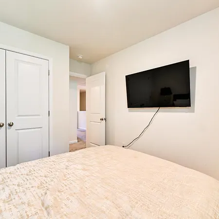 Holiday home 7 Mi To Uptown - Pet-friendly 2-story Townhome! *