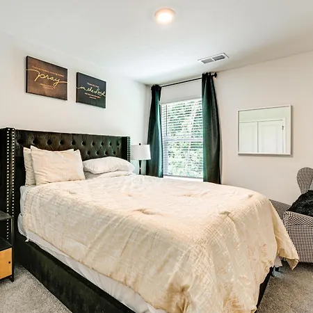 7 Mi To Uptown - Pet-friendly 2-story Townhome! Holiday home