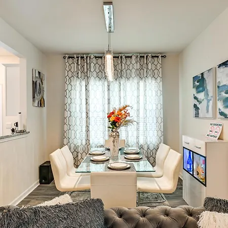 7 Mi To Uptown - Pet-friendly 2-story Townhome! Holiday home *