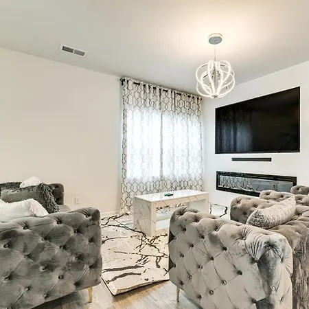 Holiday home 7 Mi To Uptown - Pet-friendly 2-story Townhome! Charlotte