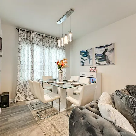 7 Mi To Uptown - Pet-friendly 2-story Townhome!